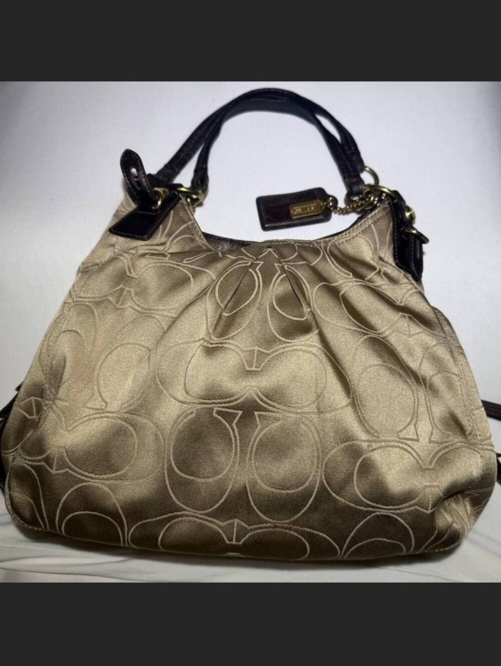 Authentic Coach Shoulder Bag. It Has A Little Tanishing On The GOLD Chain.